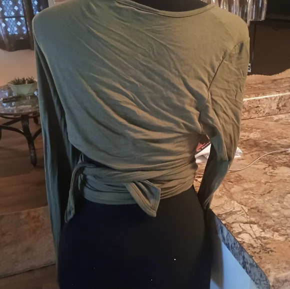 Olive Green Wrap Top. Fashion Nova Sexy Xl - Picture 5 of 5